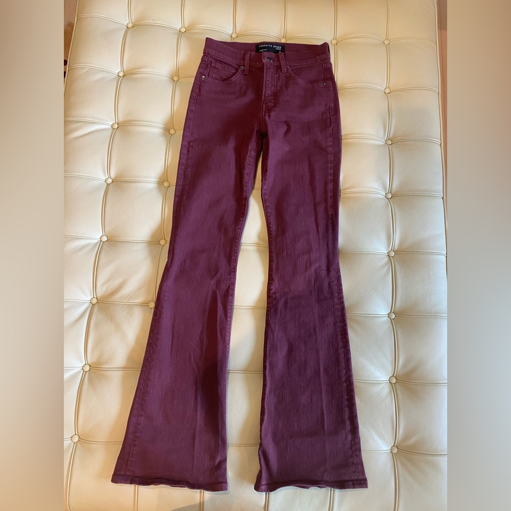 Veronica Beard jeans Beverly skinny flare color wine